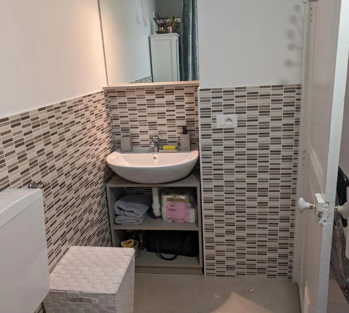 Appartement 2 Pieces , Centre Ville , 100 Metres Des Plages. Menton
