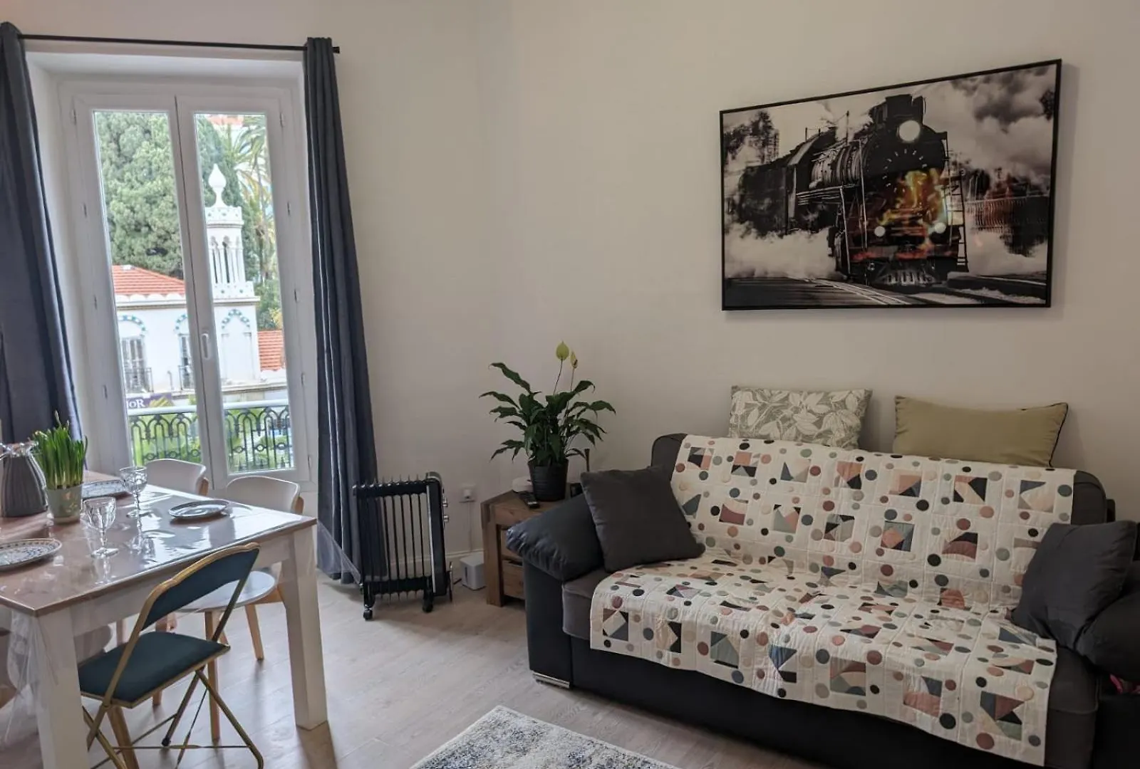 2 Pieces , Centre Ville , 100 Metres Des Plages. Menton Appartement